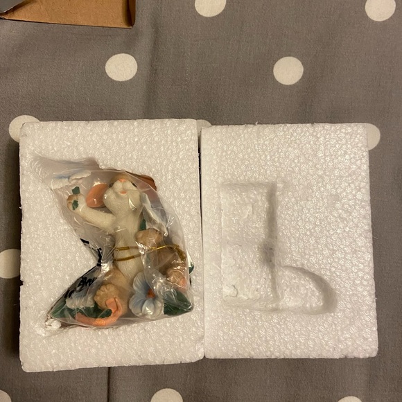 Charming Tails Mouse ๐ญ with Flowers ๐ - Picture 1 of 6